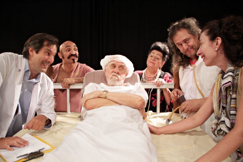 A peça ‘Na Cama Com Molière’ acontece no Teatro Commune em SP