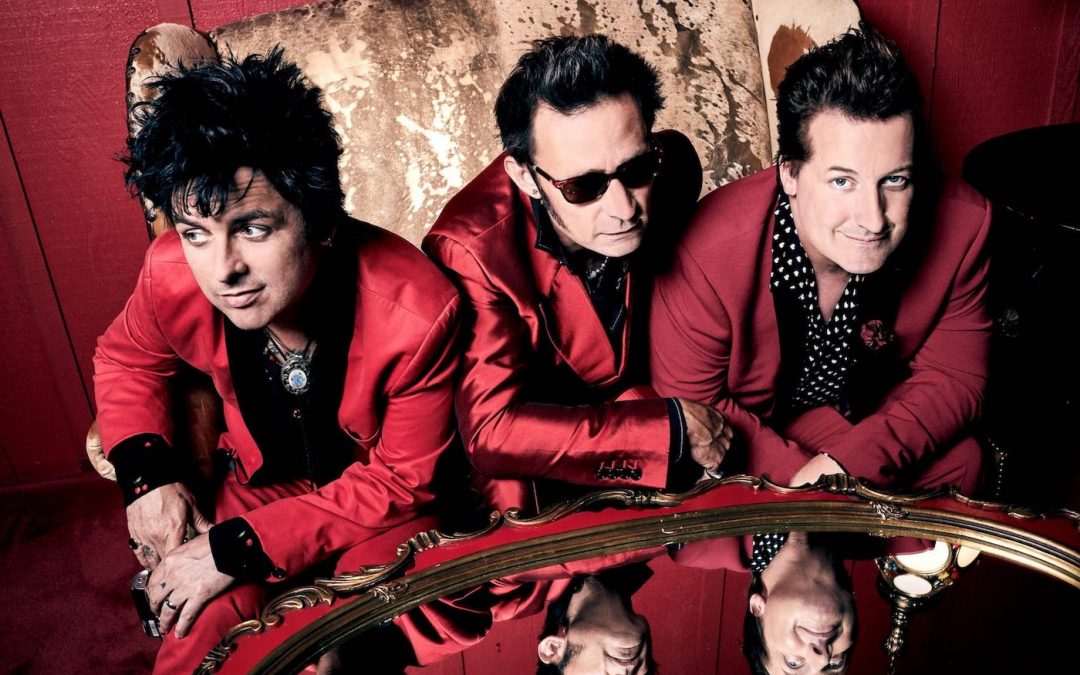 Green Day divulga clipe aeróbico de “Here Comes the Shock”