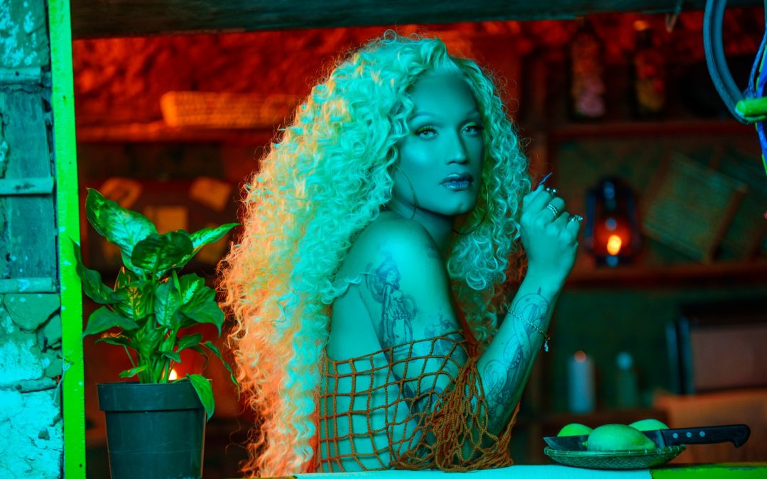 ARETUZA LOVI COMEMORA ANIVERSÁRIO COM O CLIPE “COLARZINHO DE MIÇANGA”