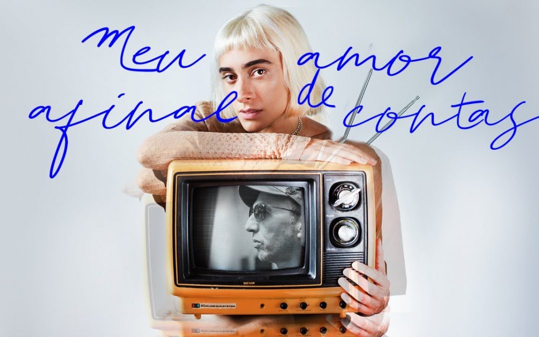 Juliana Linhares e Zeca Baleiro amenizam o vazio de uma vida sem poesia no clipe “Meu Amor Afinal de Contas”