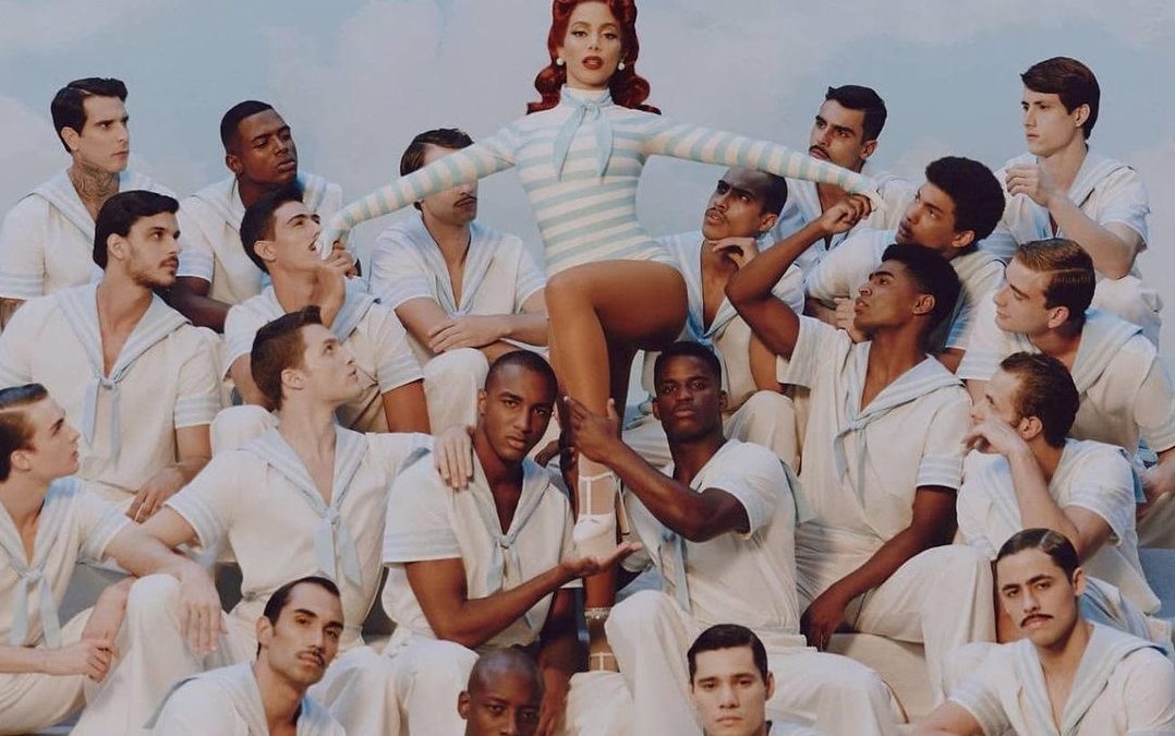 ANITTA ENALTECE SUAS RAÍZES E O RIO DE JANEIRO NO CLIPE “GIRL FROM RIO”