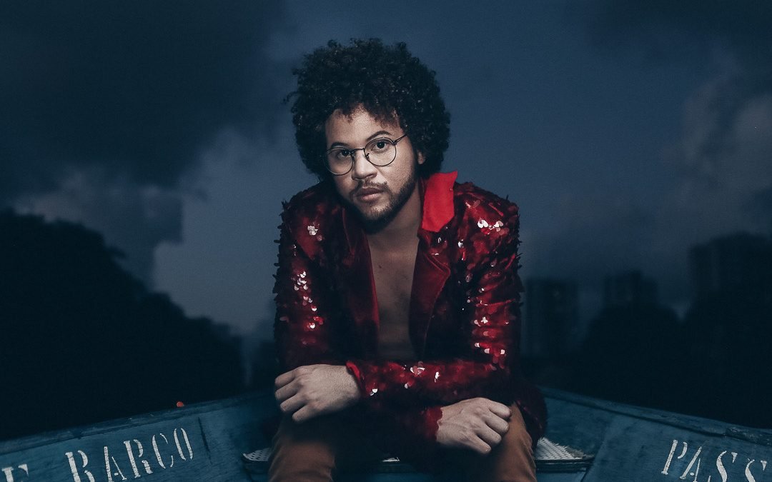 COM TIMBRE MARCANTE E ENVOLVENTE, MARTINS LANÇA CLIPE DE “ME DÊ”