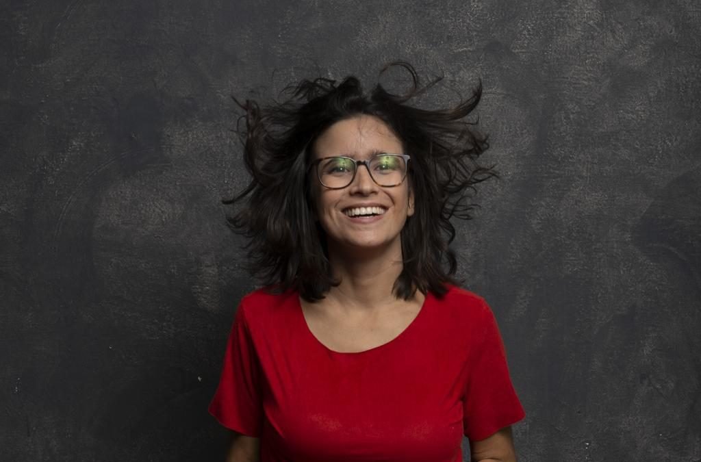 MARCELA BRANDÃO TRAZ A FORÇA E DELICADEZA DA MULHER BRASILEIRA NO CLIPE “SOBRE MARIA”