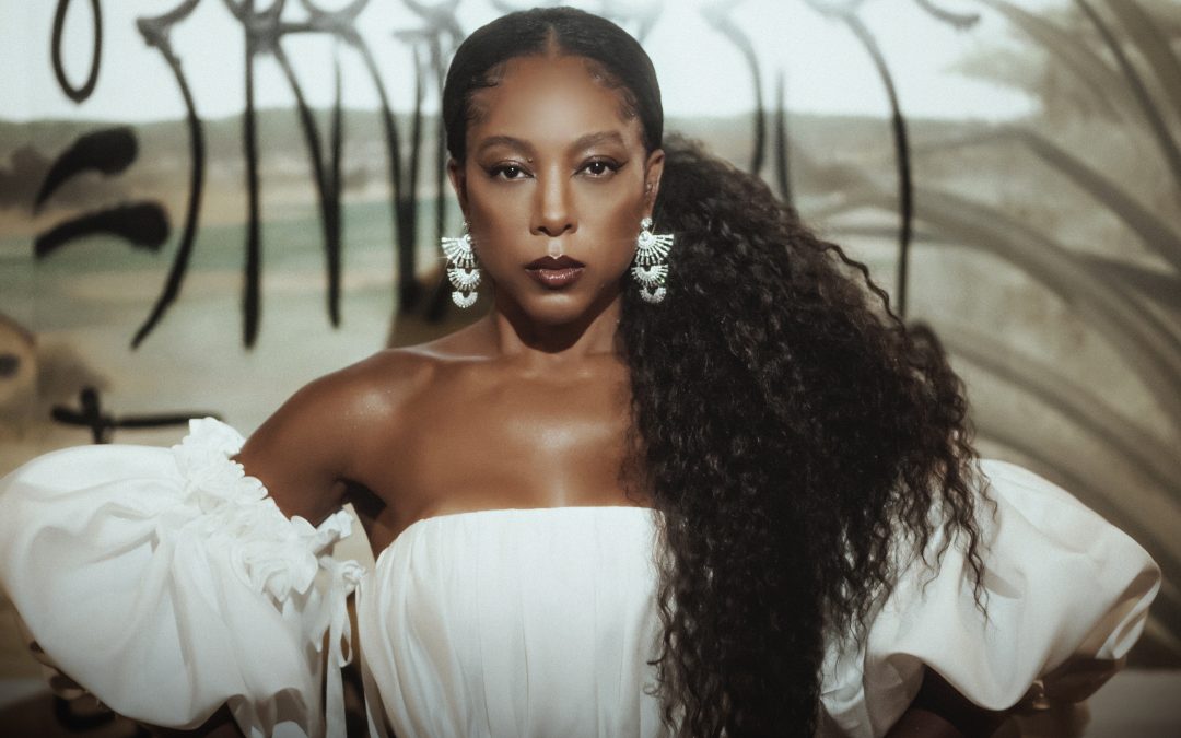 NEGRA LI ENALTECE AS RAÍZES E ANCESTRALIDADE DAS MULHERES PRETAS NO CLIPE DE “COMANDO”