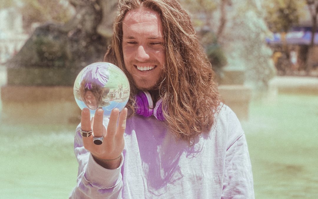 VITOR KLEY DIVULGA CLIPE DE “MENINA LINDA” QUE TRAZ UMA LIGAÇÃO COM O ANTERIOR “ANJO OU MULHER”