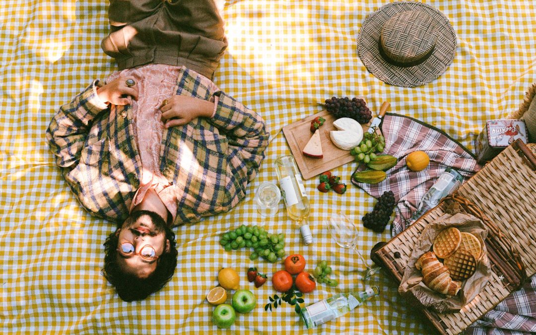 ZEEBA APROVEITA CADA MOMENTO DA VIDA NO CLIPE DE “PASSEIO”