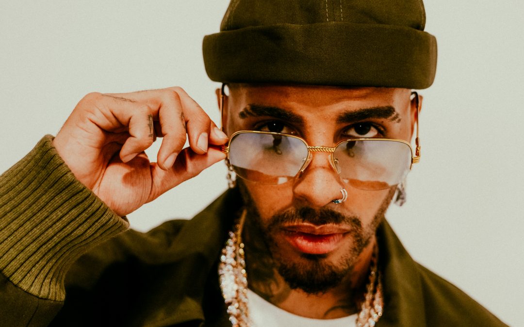 RAUW ALEJANDRO FAZ UMA VIAGEM TROPICAL POR PORTO RICO NO CLIPE DE “NUBES”