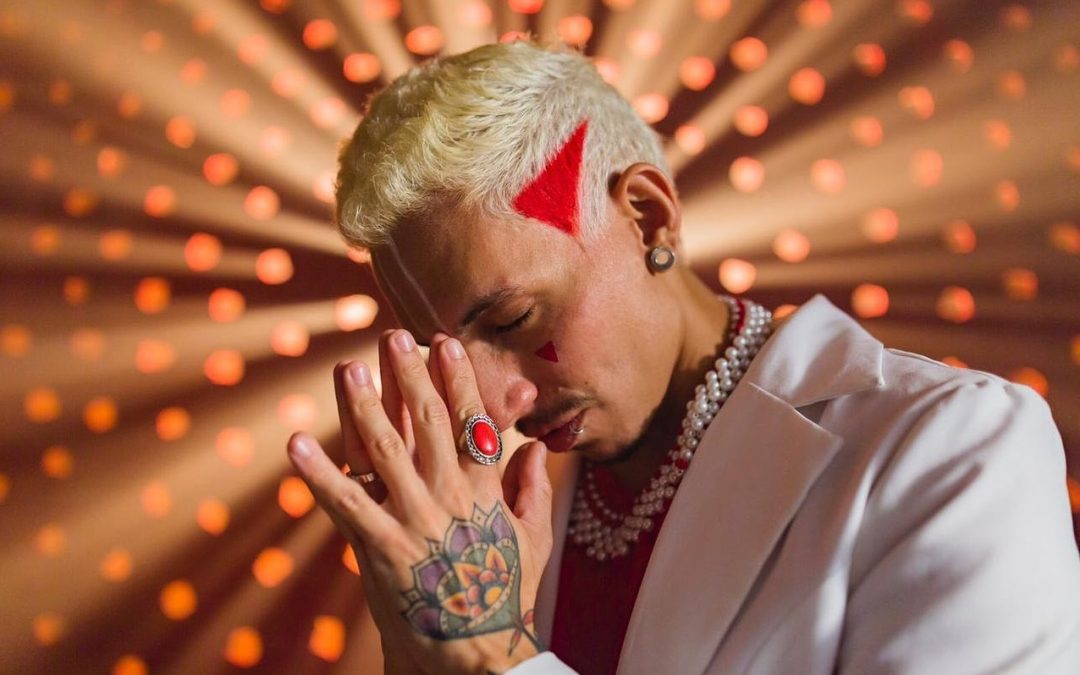 EM ‘SPIRITUAL GANGSTA’, RUXELL SOLTA A VOZ PELA PRIMEIRA VEZ EM UMA CANÇÃO