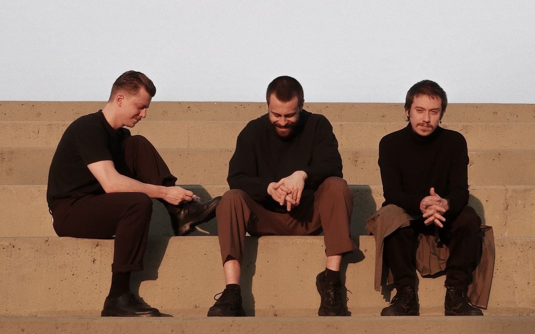 SCALENE EXPANDE POSSIBILIDADES SONORAS NO SINGLE DUPLO “NÉVOA” E “TANTRA”, QUE ESTARÃO NO PRÓXIMO ÁLBUM DO TRIO