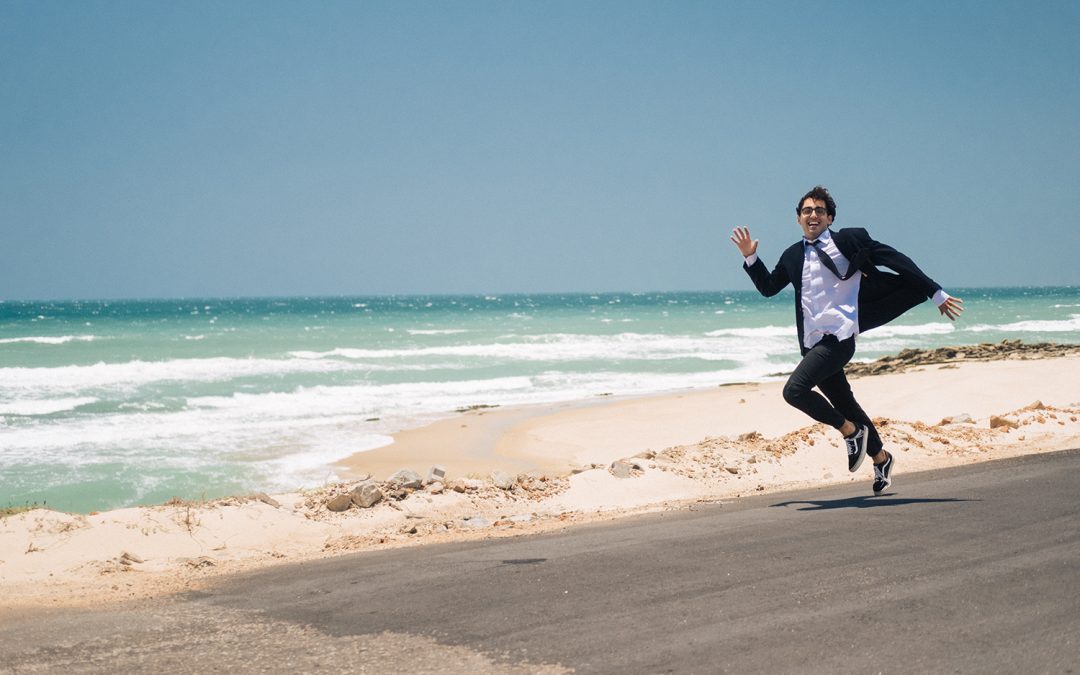 CURTINDO O MOMENTO COM CANÇÕES EM PORTUGUÊS, IGOR MONTENEGRO LANÇA O CLIPE DE “AZUL”