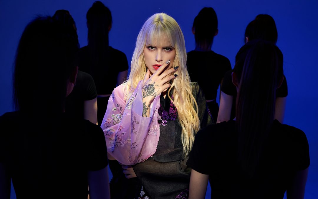 FRANCINNE FALA SOBRE AUTOCONHECIMENTO E SE REINVENTA EM CARREIRA SUL-COREANA COM O SINGLE “FADING LIKE A MOON”