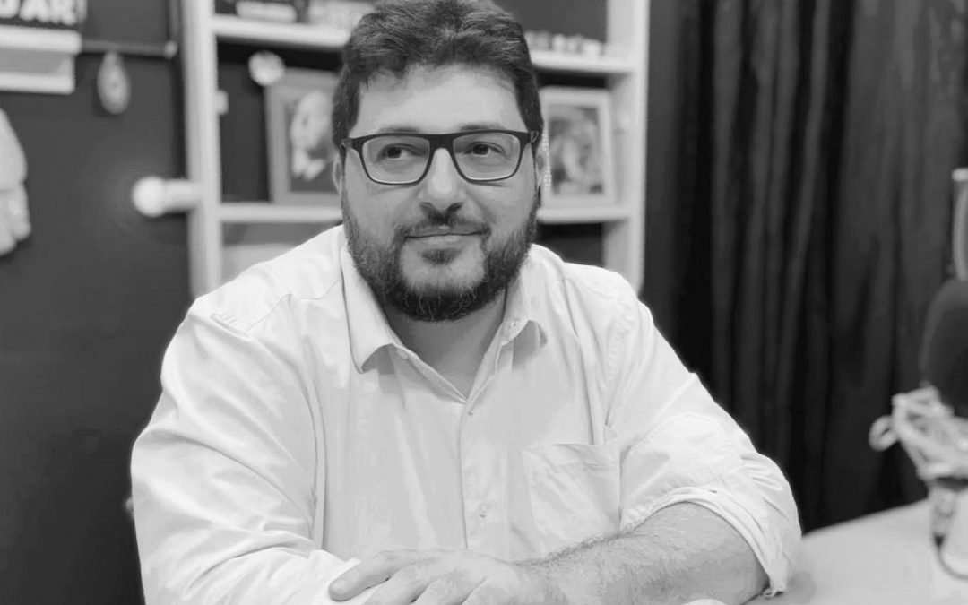 SAULO SISNANDO ESTABELECE NARRATIVA LGBTQIA+ QUE VAI ALÉM DE UMA JORNADA DE DESCOBERTA DA SEXUALIDADE DOS PROTAGONISTAS
