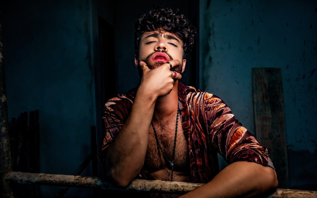 PIETTRO QUESTIONA SOBRE A DIFERENÇA DE IDADE NOS RELACIONAMENTOS NO SINGLE “QUEM MAMA É VOCÊ”