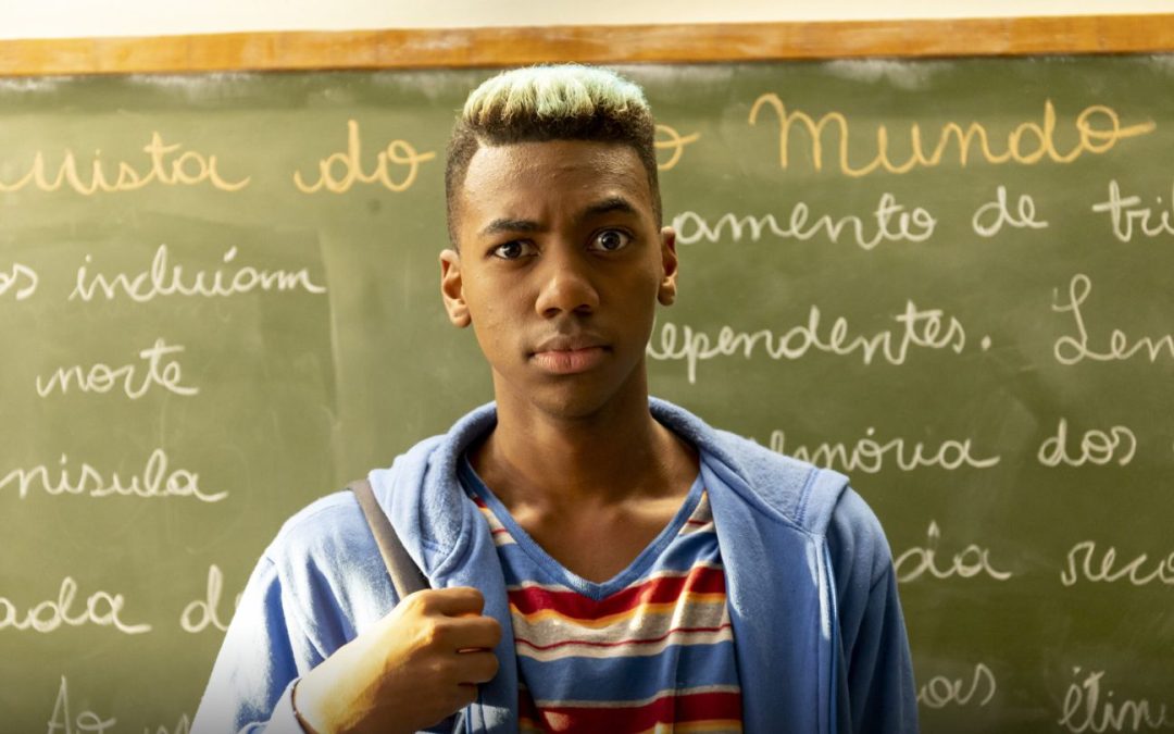 “ESCOLA DE QUEBRADA”, COMÉDIA JUVENIL DISPONÍVEL NO PARAMOUNT+, RETRATA A CULTURA JOVEM DAS FAVELAS DE SÃO PAULO