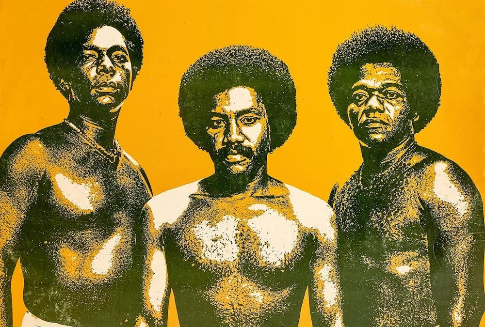 D’OS TINCOÃS COMBINAM A COMPLEXIDADE RÍTMICA DO CANDOMBLÉ À SOFISTICAÇÃO BARROCA DA CULTURA CATÓLICA NO ÁLBUM “CANTO CORAL AFROBRASILEIRO”
