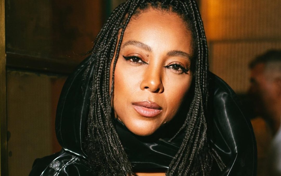 NEGRA LI GRAVA VERSÃO AO VIVO DA CANÇÃO “VAI NA FÉ” COM CORAL GOSPEL