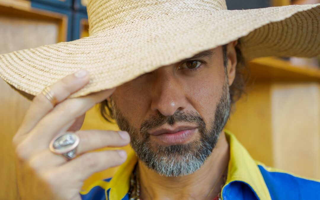 MARCELO JENECI IMPRIME NO ÁLBUM “CARAVANA SAIRÉ” SUA HISTÓRIA DE FILHO DE MIGRANTES PERNAMBUCANOS ENRAIZADO NA METRÓPOLE
