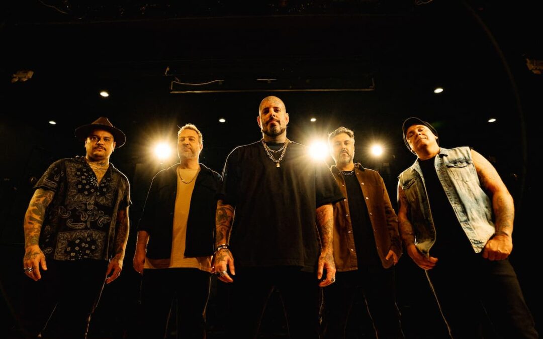 DETONAUTAS DIVULGA O EP “ACÚSTICO 20 ANOS – O AMOR NÃO TEM INIMIGOS VOL.2” E A RELEITURA DE “SÓ UMA CANÇÃO”