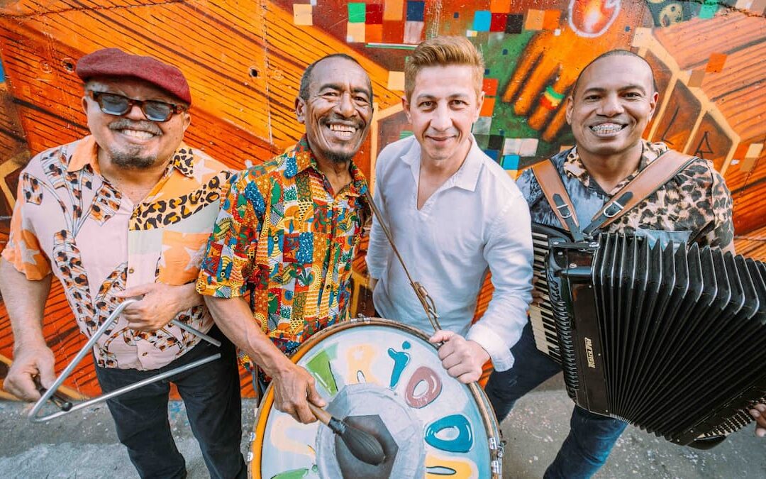 TRIO VIRGULINO E RASTAPÉ MOSTRAM A FORÇA DO FORRÓ PÉ DE SERRA NO COLORIDO CLIPE DE “SHOW DE CORES”