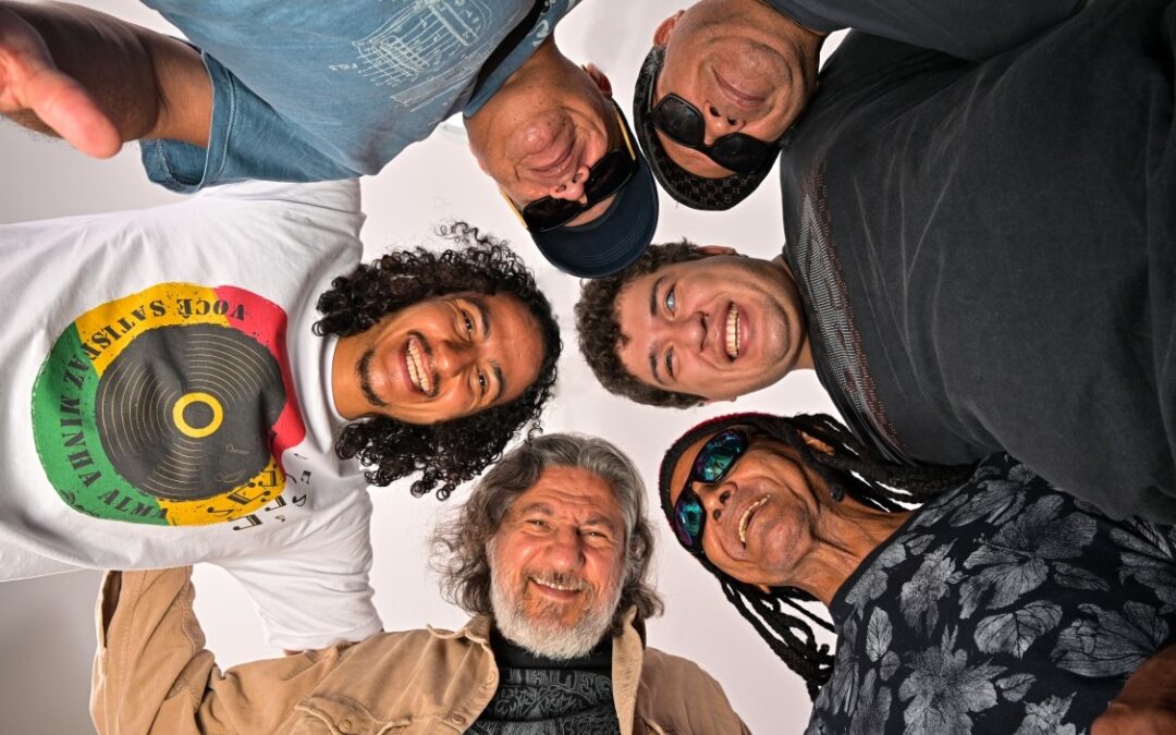 TRIBO DE JAH RETORNA ÀS ORIGENS E SE MANTÉM FIEL AO ESTILO REGGAE NA PRIMEIRA PARTE DO ÁLBUM “REVOLVENDO AS RAÍZES”