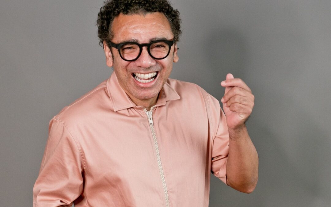 WILSON SIMONINHA REVISITA O CLÁSSICO “OS MENINOS DA MANGUEIRA”, TEMA DE ABERTURA DO LONGA “MUSSUM – O FILMIS”