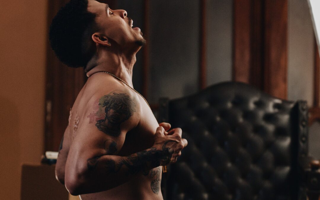 THIAGO PANTALEÃO CONTA SUAS HISTÓRIAS ATRAVÉS DE SUAS INFLUÊNCIAS MUSICAIS NA PRIMEIRA PARTE DO ÁLBUM “NOVA ERA”