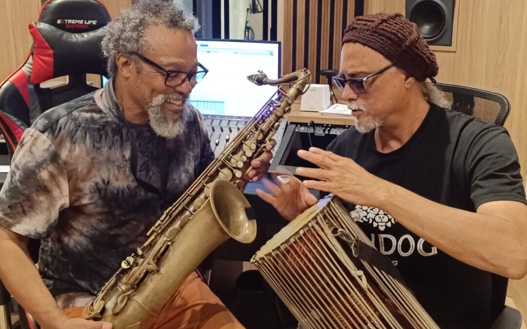 DUO CAFUZØ FAZ UM CONVITE SENSORIAL À AMPLIAÇÃO DOS SENTIDOS NO ÁLBUM “CONSELHO DOS GUARDIÃES”