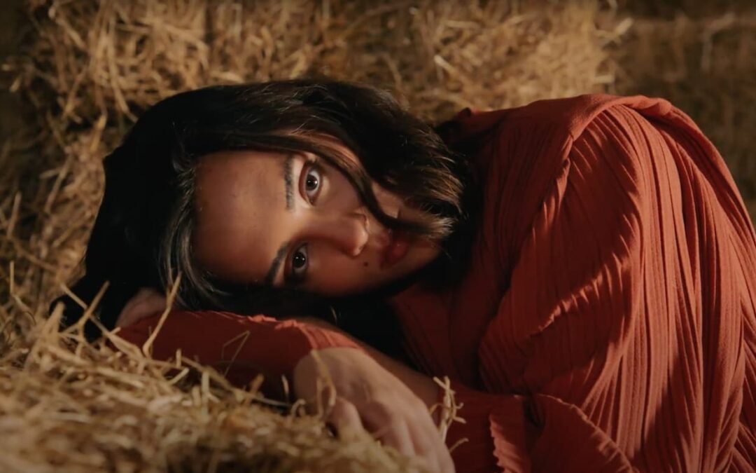 LARA APOSTA EM UMA PEGADA MAIS ELETRÔNICA E DANÇA CONTEMPORÂNEA NO CLIPE DE “PELA ÚLTIMA VEZ”