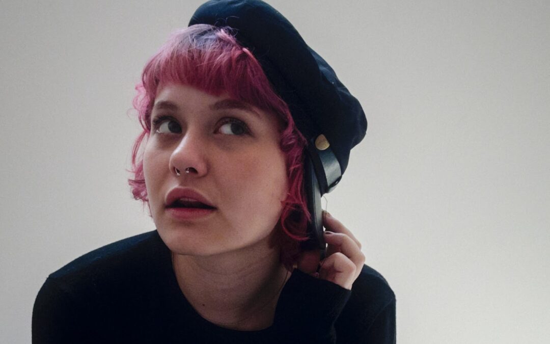 INSPIRADO EM GAMES DOS ANOS 90, SOFI FROZZA DIVULGA CLIPE EM ANIMAÇÃO DO SINGLE “ESTRANHA”