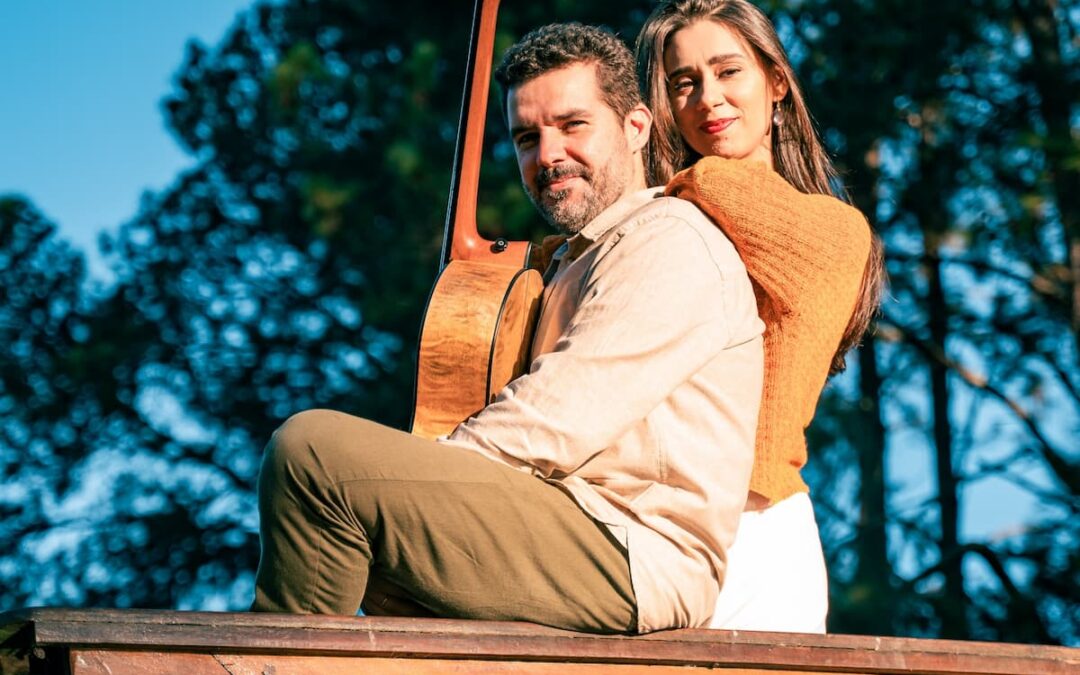 DUO MÚSICA DE INTERIOR DESPERTA UMA REFLEXÃO SOBRE A RICA DIVERSIDADE CULTURAL BRASILEIRA NO CLIPE “GUARDIÃ DAS TRADIÇÕES”