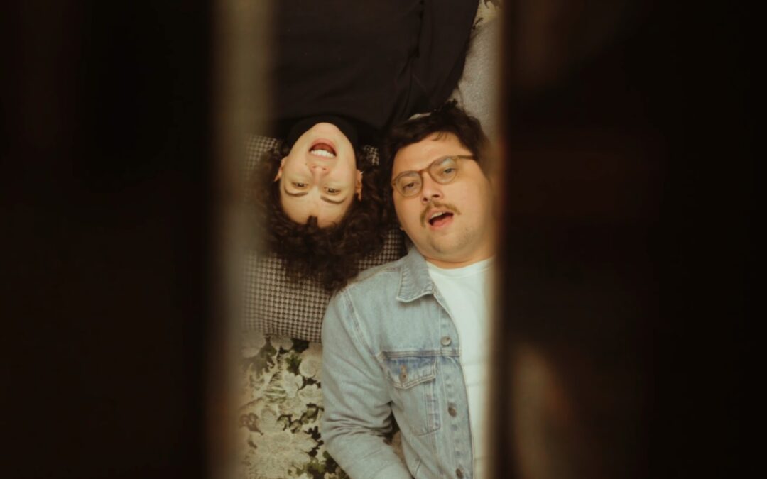 JOVA FAZ UM MERGULHO NOSTÁLGICO EM SUAS MEMÓRIAS NO VIDEOCLIPE DO SINGLE “LICEU”