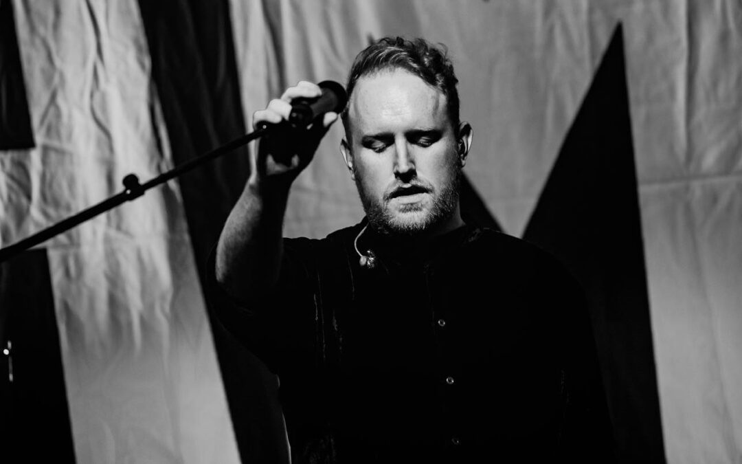 GAVIN JAMES FAZ UM TESTEMUNHO DO AMOR DURADOURO NO SINGLE “ALL MY LIFE”