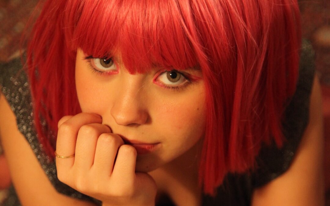 FLOR GIL É GUIADA PELA EMOÇÃO EM “CHORO ROSA (VERSÃO DIAMANTE BRUTO)”, SINGLE QUE ABRE OS CAMINHOS PARA O SEU PRIMEIRO ÁLBUM