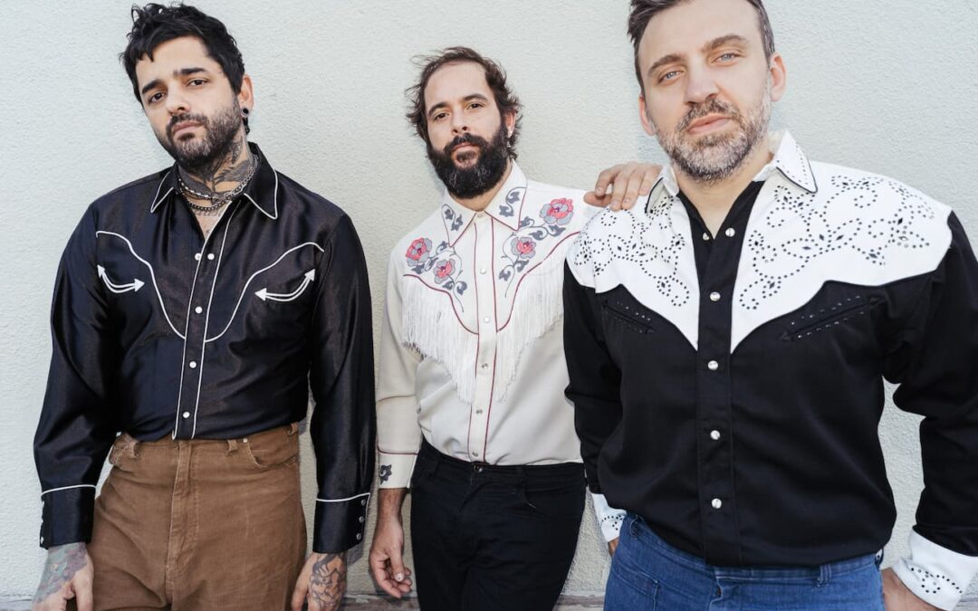 “ME AND YOU (FODA EU E VOCÊ)”, NOVO SINGLE DA FRESNO, VAI ALÉM DA MELANCOLIA EMO E TRAZ UMA PEGADA LEVE E ROMÂNTICA