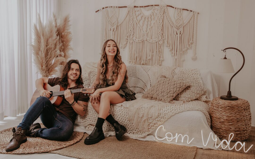 MAR ABERTO E LIZANDRA UNEM VOZES QUE ACALMAM NO CLIPE “BYE BYE OU VOLTA?”