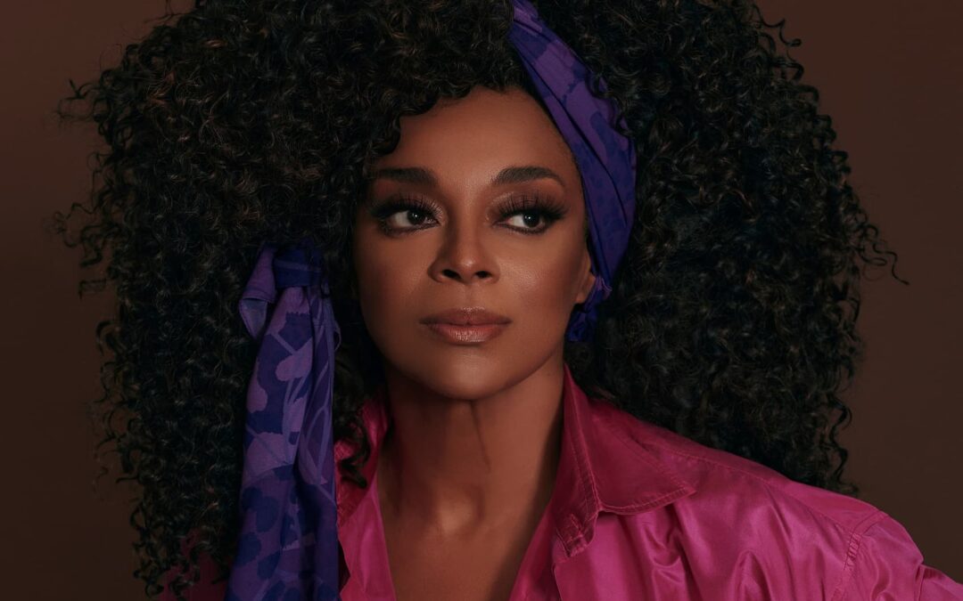 INSPIRADO NA DISCO MUSIC E NA CELEBRAÇÃO DA VIDA, PAULA LIMA NOS CONVIDA A SE JOGAR EM “DEGUSTE”