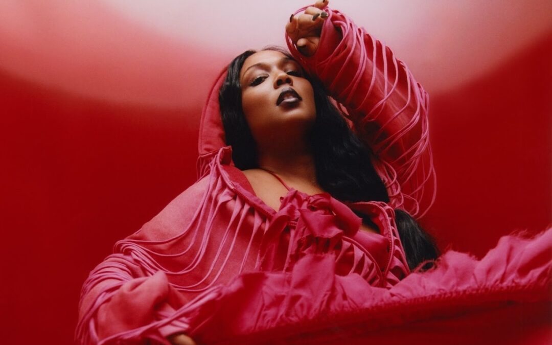 UMA LINHA DE BAIXO PODEROSA DITA O RITMO DE “STILL BAD”, NOVO SINGLE DA CANTORA LIZZO