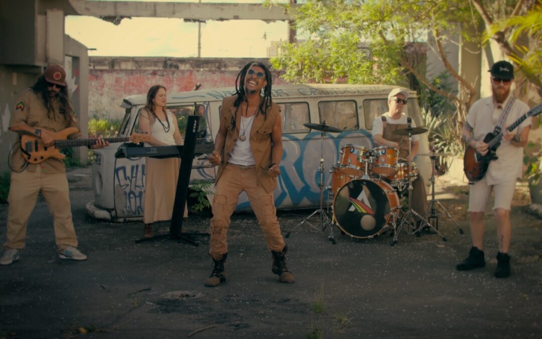 AFRODIZIA TRAZ UMA AMOSTRA DE “REGGAELIZAÇÃO” COM MÚSICOS DE VÁRIAS NACIONALIDADES NO CLIPE DE “FICÇÃO”