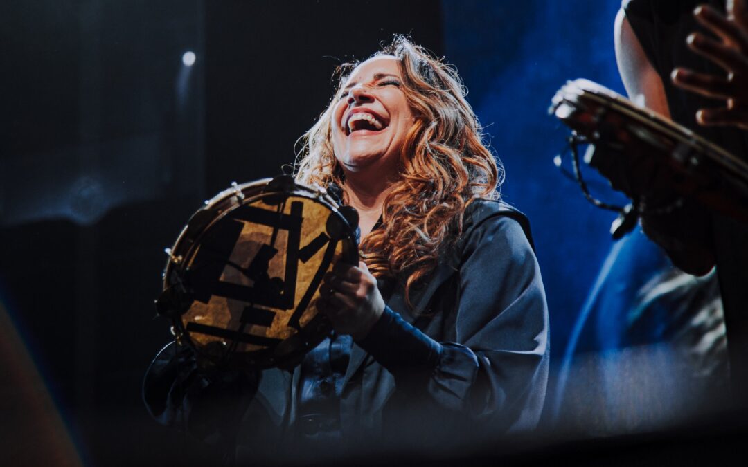 ANA CAROLINA DISPONIBILIZA “ANA CANTA CÁSSIA AO VIVO – VOL. 2” E DIVULGA VÍDEO DE “TODAS AS MULHERES DO MUNDO”