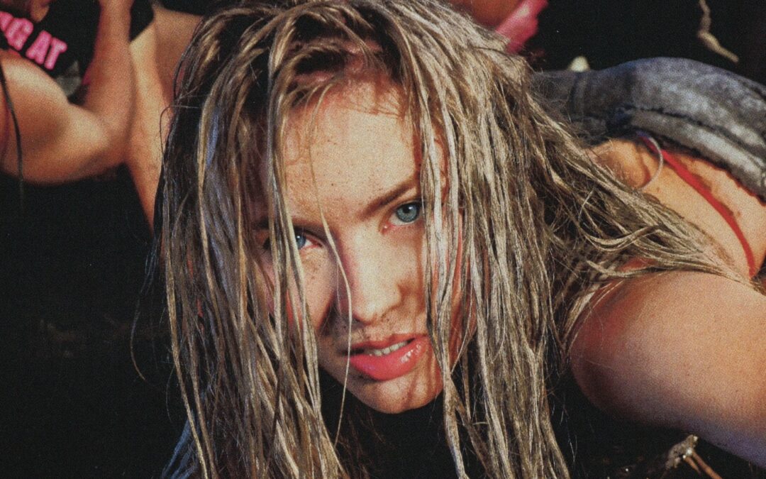 ZARA LARSSON DIVULGA O CLIPE CAÓTICO DO SINGLE “PRETTY UGLY” COM VERSOS REPLETOS DE ATITUDE