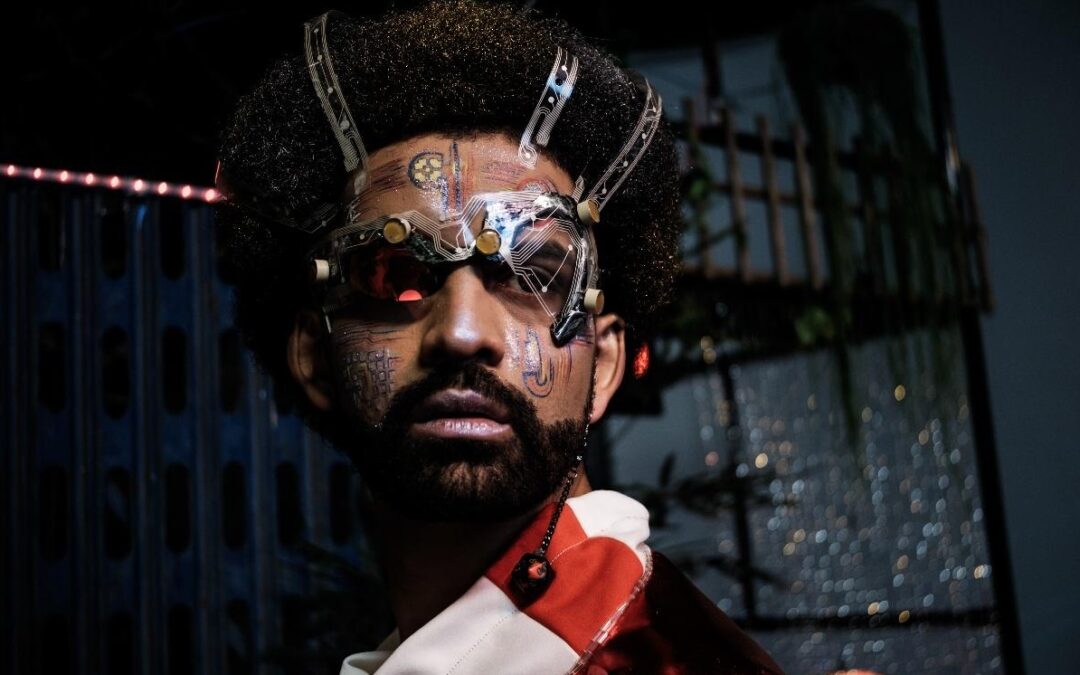 ARKTHUR DEBRUÇA EM TEMAS IMPORTANTES NO CLIPE DE “TECNOLOGIA DA ALMA”, SINGLE QUE ANTECEDE SEU ÁLBUM HOMÔNIMO