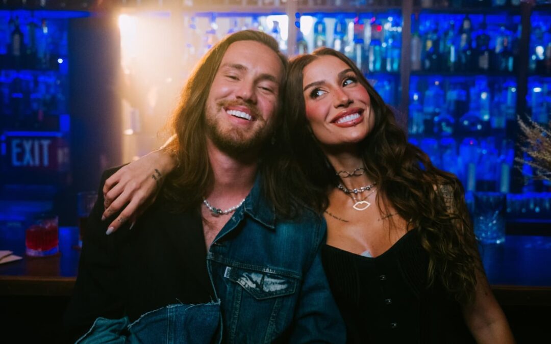 ENTRE TAPAS E BEIJOS, BIANCA ANDRADE SE RENDE AO CHARME DE VITOR KLEY NO CLIPE DO SINGLE “CARTA MARCADA”