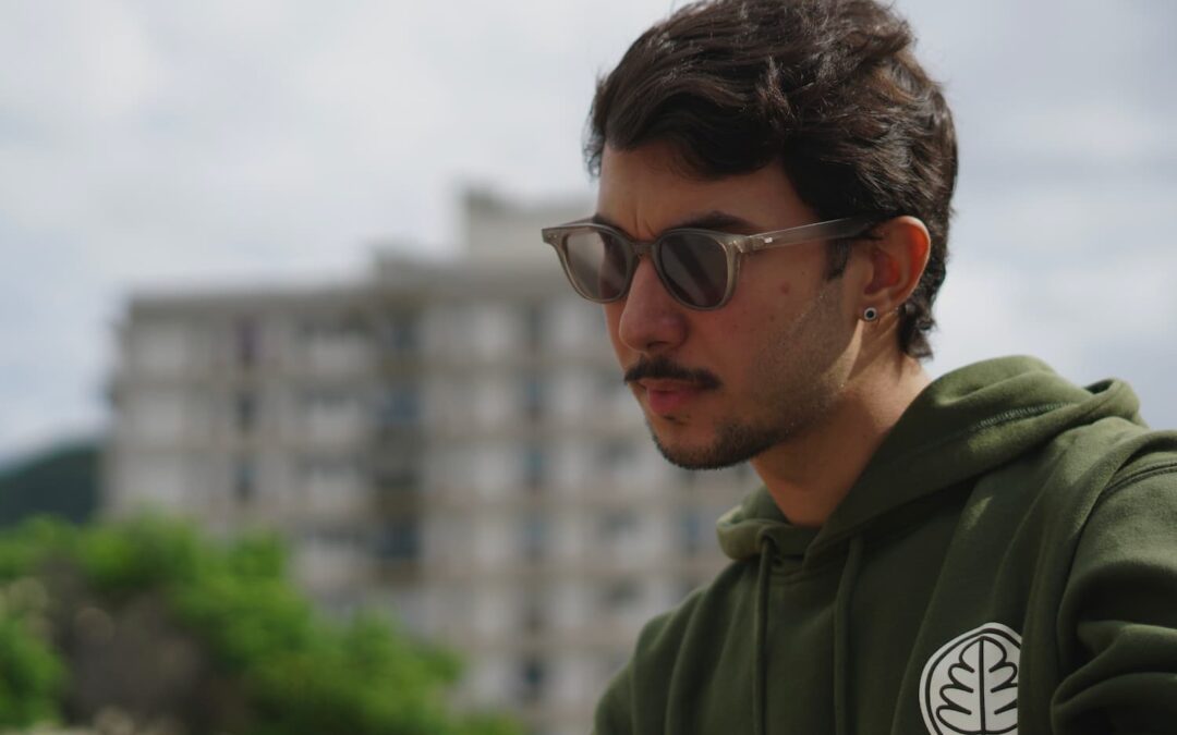 “ELA FALA SOBRE NÃO DESISTIR DAQUILO QUE VALE A PENA”, DIZ RELVAS SOBRE O SINGLE “POR ONDE VOCÊ ANDA?”