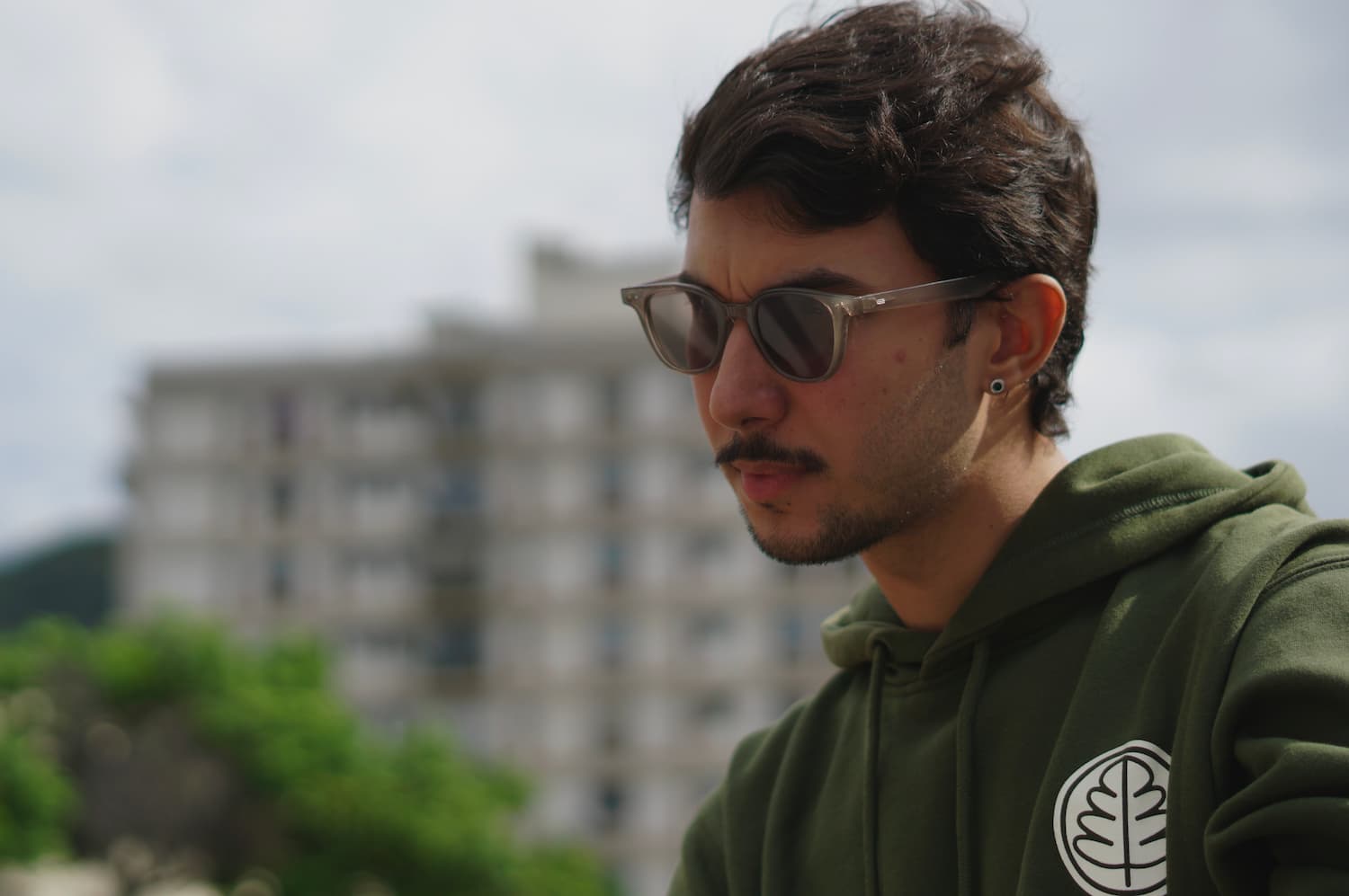 “ELA FALA SOBRE NÃO DESISTIR DAQUILO QUE VALE A PENA”, DIZ RELVAS SOBRE O SINGLE “POR ONDE VOCÊ ANDA?”