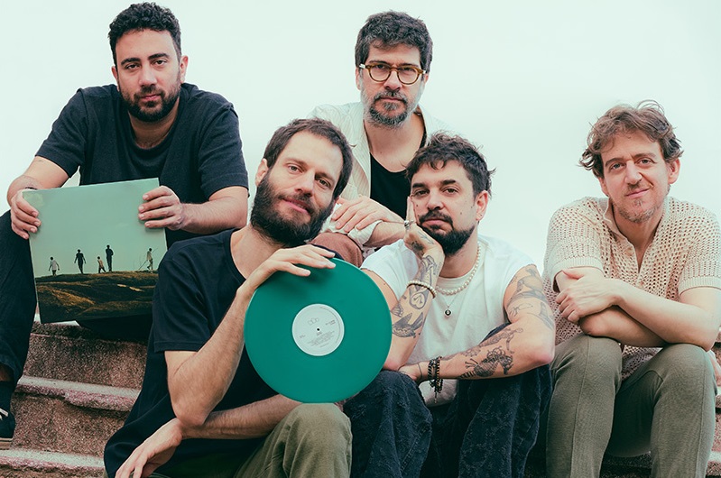 “SENTIDO”, ÚLTIMO ÁLBUM DA 5 A SECO, CHEGA EM FORMATO DE VINIL EM COMEMORAÇÃO AOS 15 ANOS DE ESTRADA