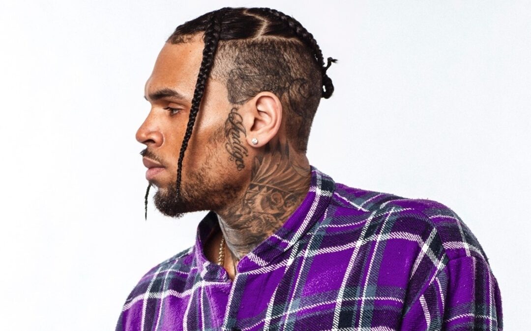 APÓS O LANÇAMENTO DO ÁLBUM “11:11 (DELUXE)”, CHRIS BROWN DIVULGA O SINGLE “HOLY BLINDFOLD”