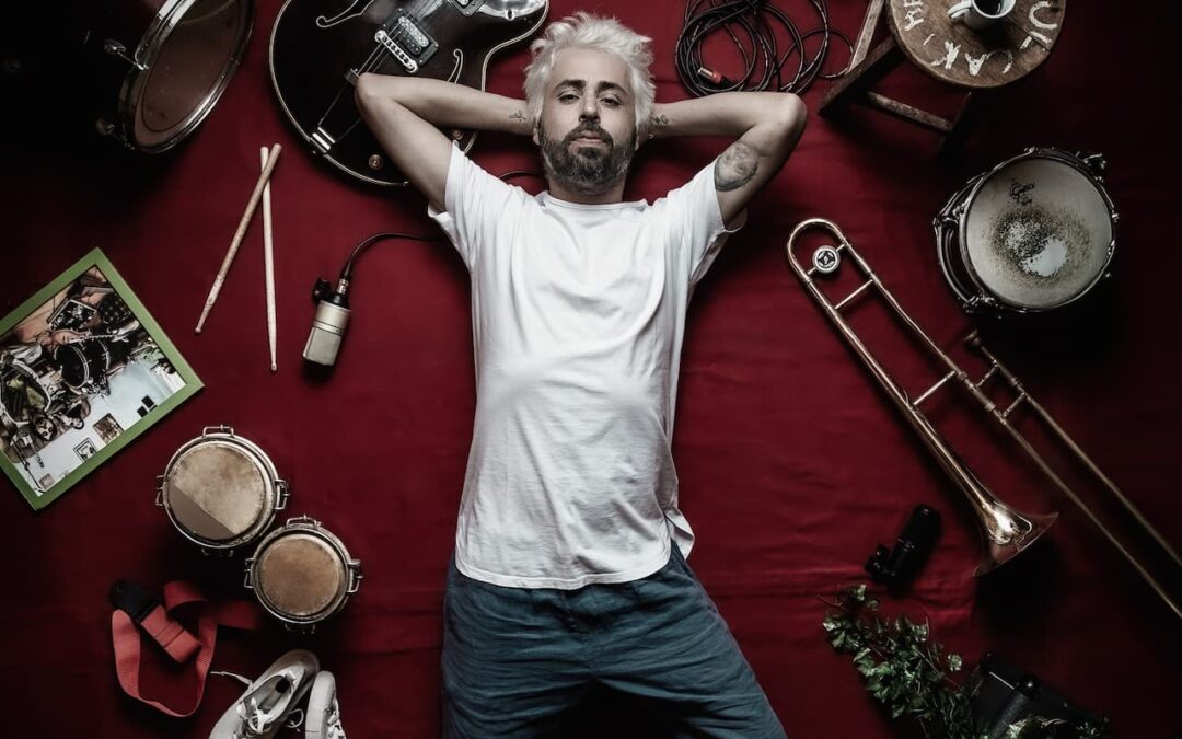 EU GALHARDO RESSALTA SEU OLHAR ÍNTIMO SOBRE O MUNDO NO LANÇAMENTO DO ÁLBUM “EU”