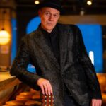 JOÃO SUPLICY REÚNE ARTISTAS DE VÁRIOS GÊNEROS MUSICAIS NO ENVOLVENTE ÁLBUM BILÍNGUE “DUETS”