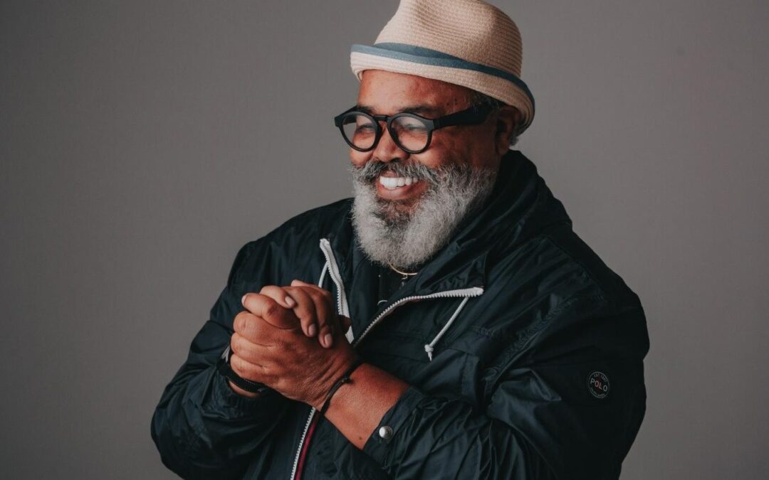JORGE ARAGÃO RETORNA ÀS RAÍZES E DIVULGA O ÁLBUM “HERANÇA”. OUÇA