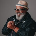 JORGE ARAGÃO RETORNA ÀS RAÍZES E DIVULGA O ÁLBUM “HERANÇA”. OUÇA